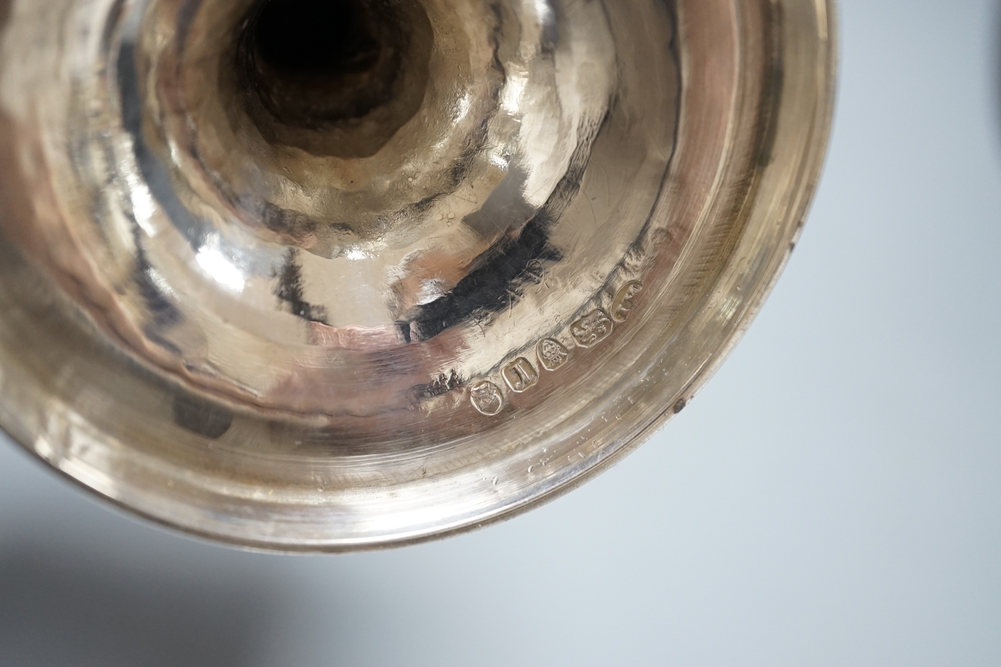 A George III silver goblet, by James Mince, London, 1792, with engraved crest, height 15.5cm, 7.6oz.